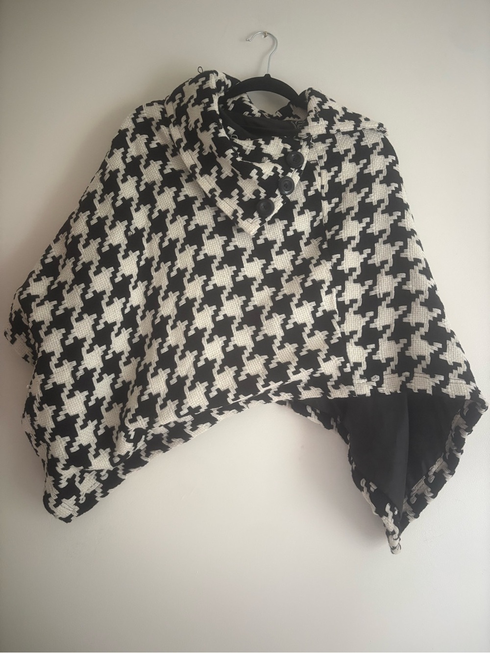 Last Kiss Black and White Houndstooth Poncho Cape